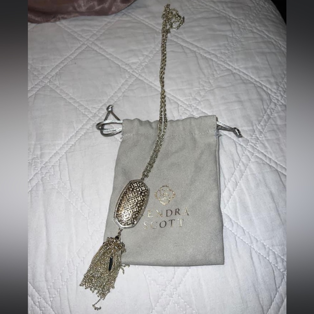 KENDRA SCOTT like new long chain 14k gold plated necklace